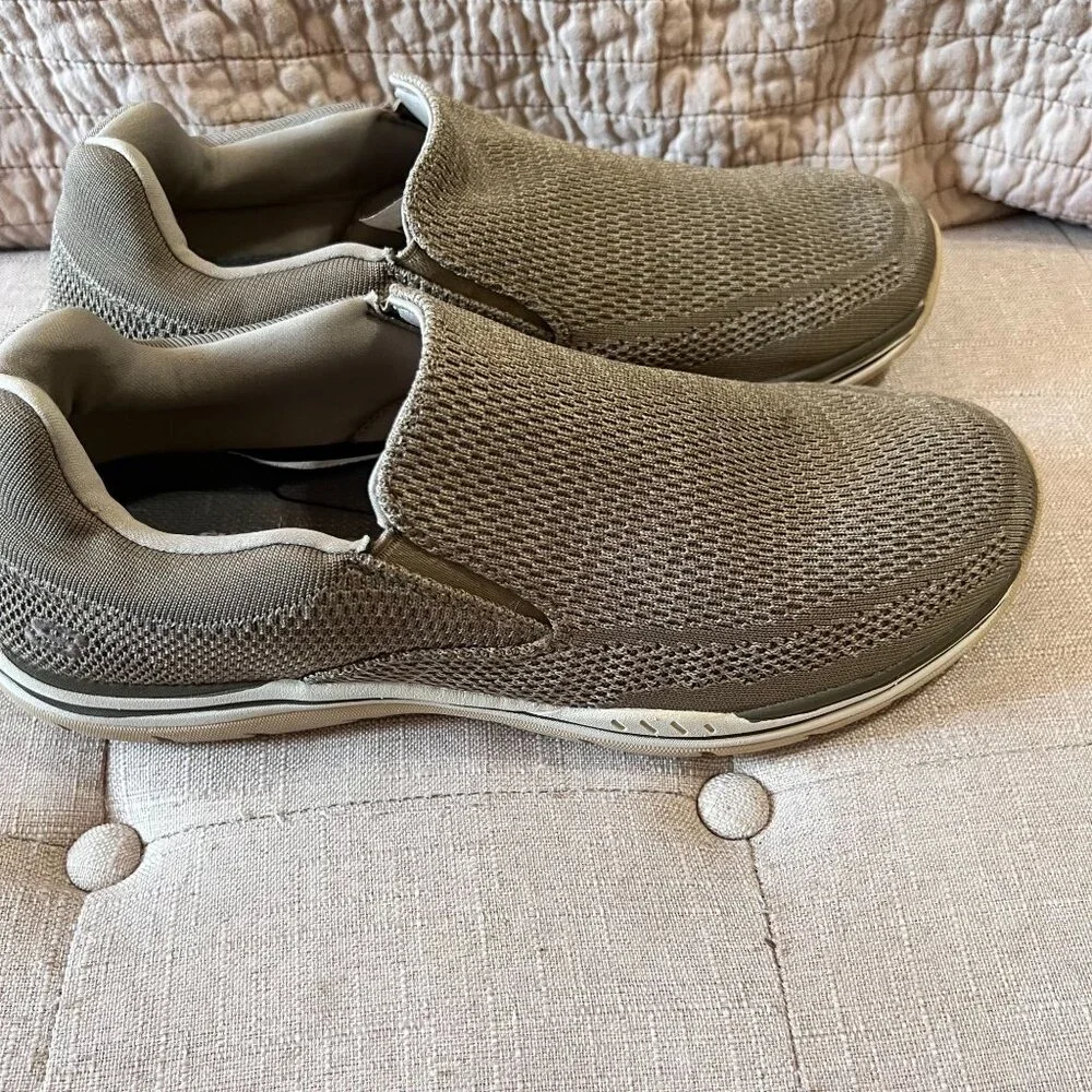 Skechers Mens expected Gomel Beige Round toe Slip on size 12